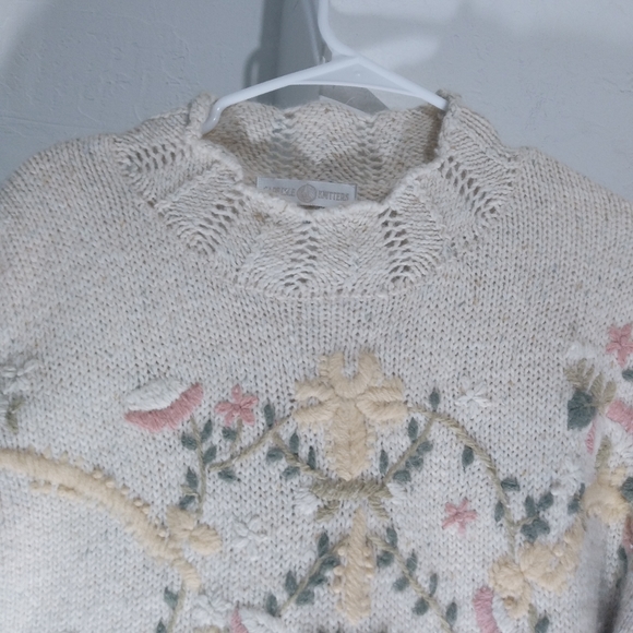 Capeisle knitters Embroidered by hand 
Floral Long - Picture 5 of 6